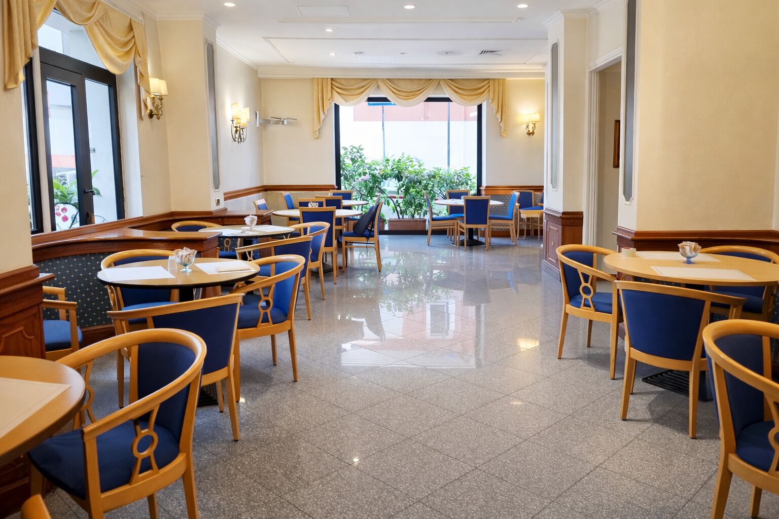 Frokostbuffé hver dag (EUR 10 per person)