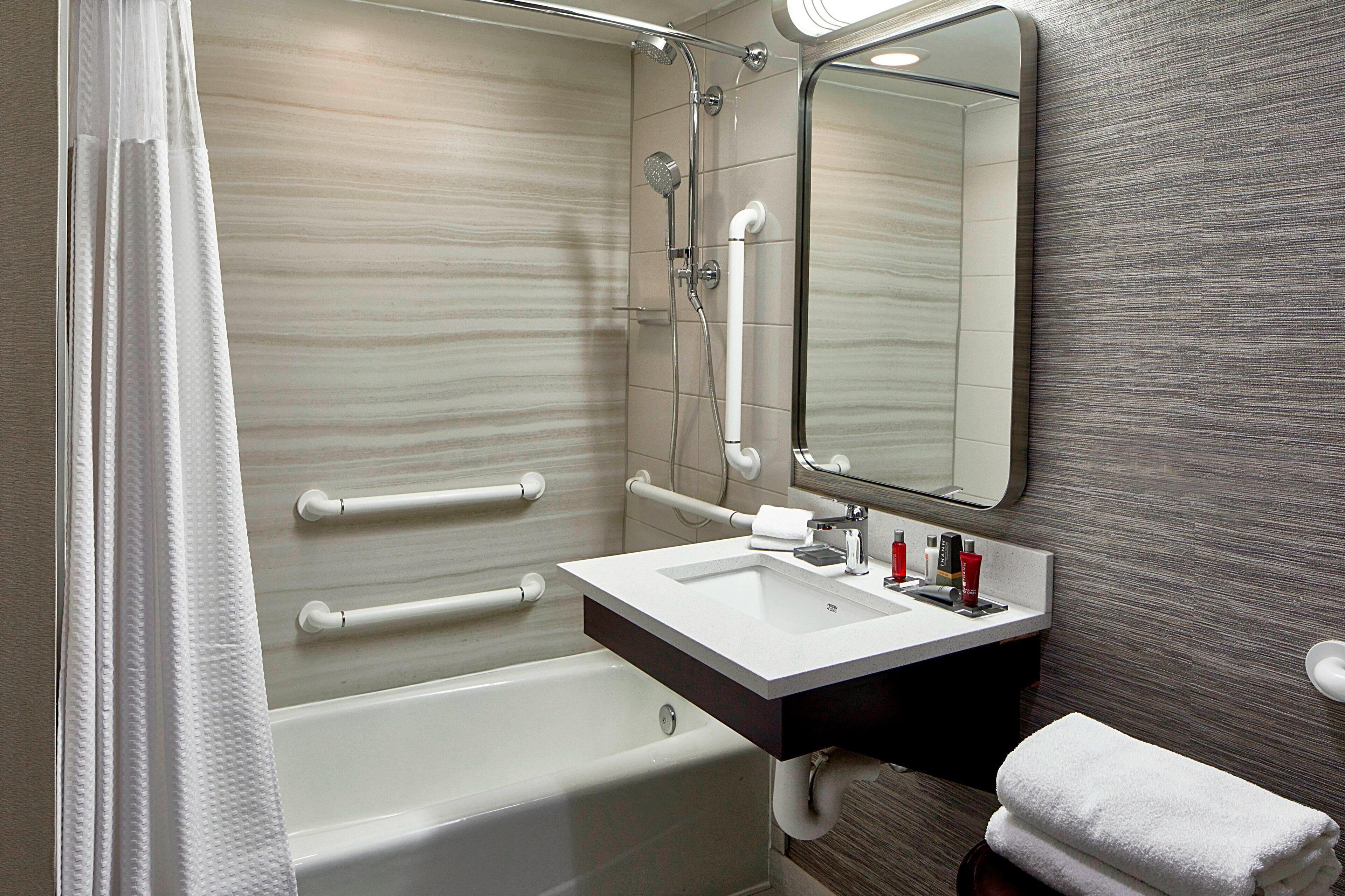 room, 1 king bed, non smoking (mobility/hearing accessible, tub) | bathroom | combined shower/bathtub, free toiletries, hair dryer, bathrobes