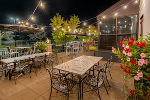 Breakfast, lunch, dinner served; al fresco dining - Minneapolis Marriott West (St. Louis Park)