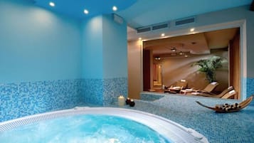 Couples treatment room(s), sauna, hot tub, steam room