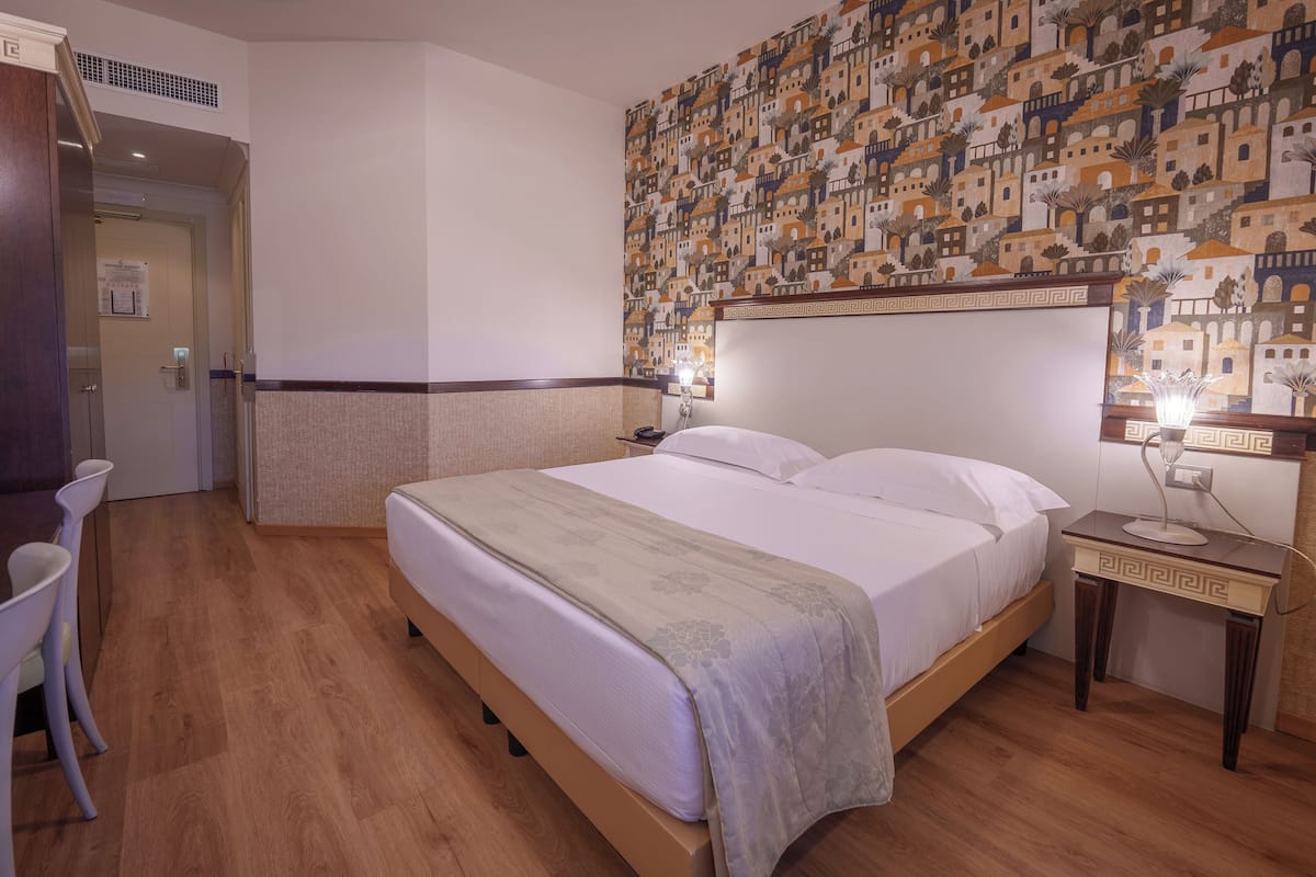 Ropa de cama de alta calidad, edredón y minibar 