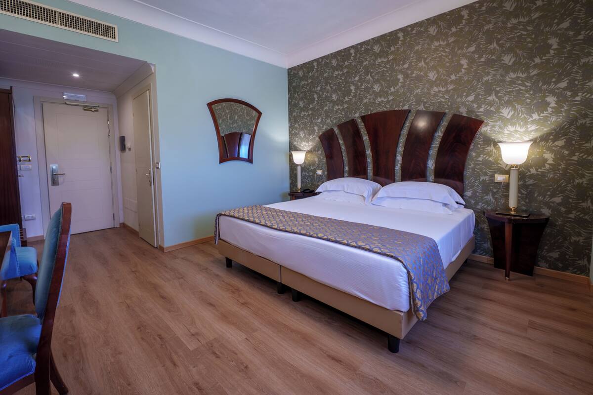 Ropa de cama de alta calidad, edredón y minibar 