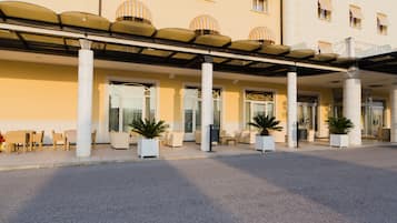 Frühstück, Mittagessen, Abendessen, regionale Küche