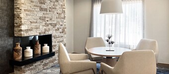 Fairfield Inn & Suites by Marriott Rogers