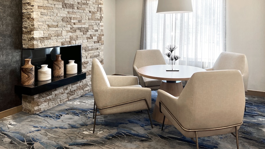 Fairfield Inn & Suites by Marriott Rogers