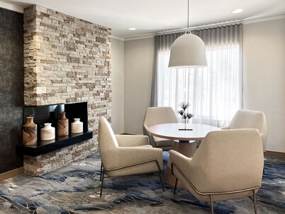 Fairfield Inn & Suites by Marriott Rogers