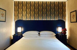 Ropa de cama de alta calidad y minibar 