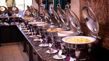 Petit déjeuner buffet (75 AED par personne)