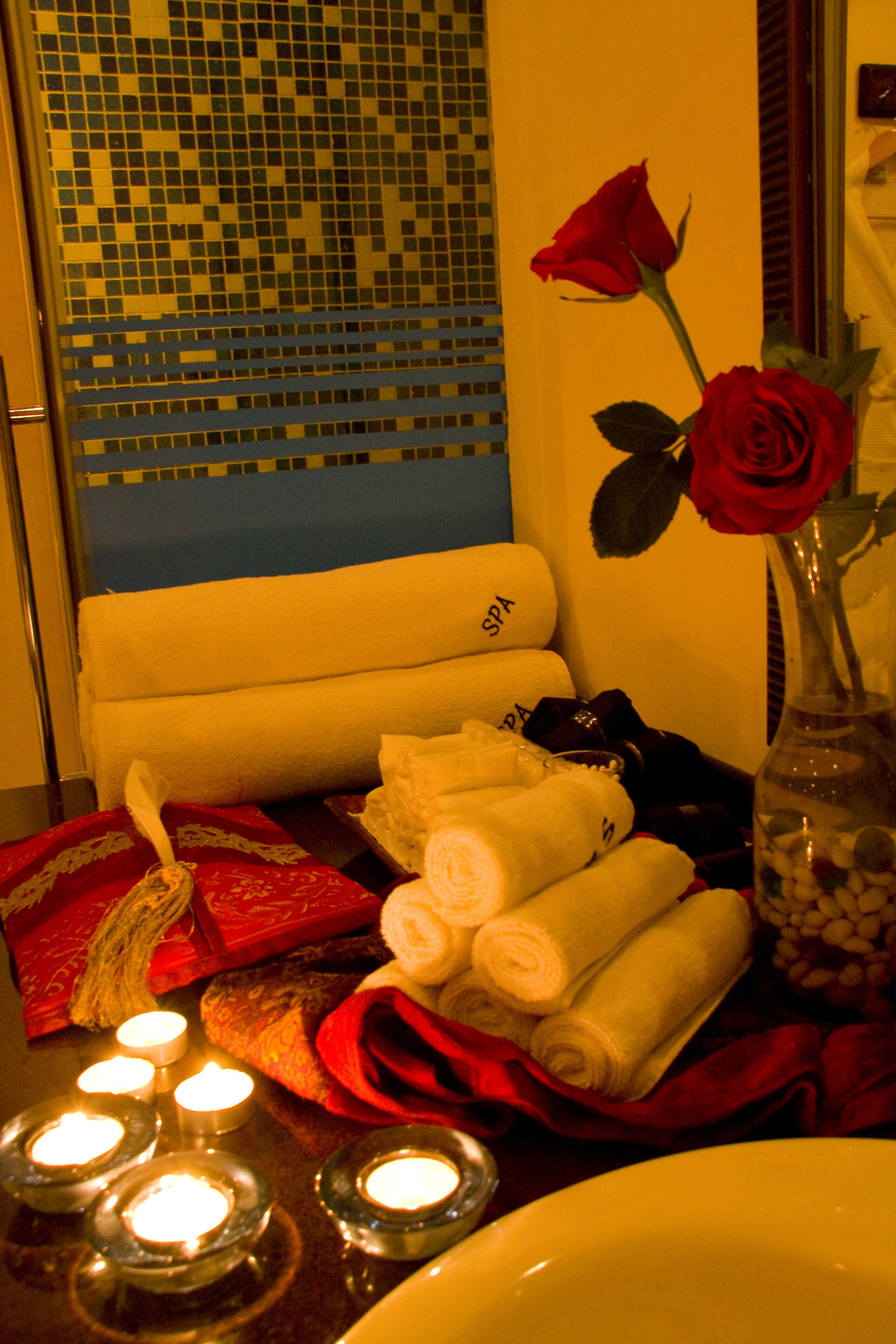 sauna, steam room, turkish bath/hammam, body treatments