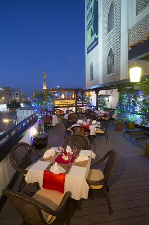 2 restaurantes, café da manhã, culinária regional