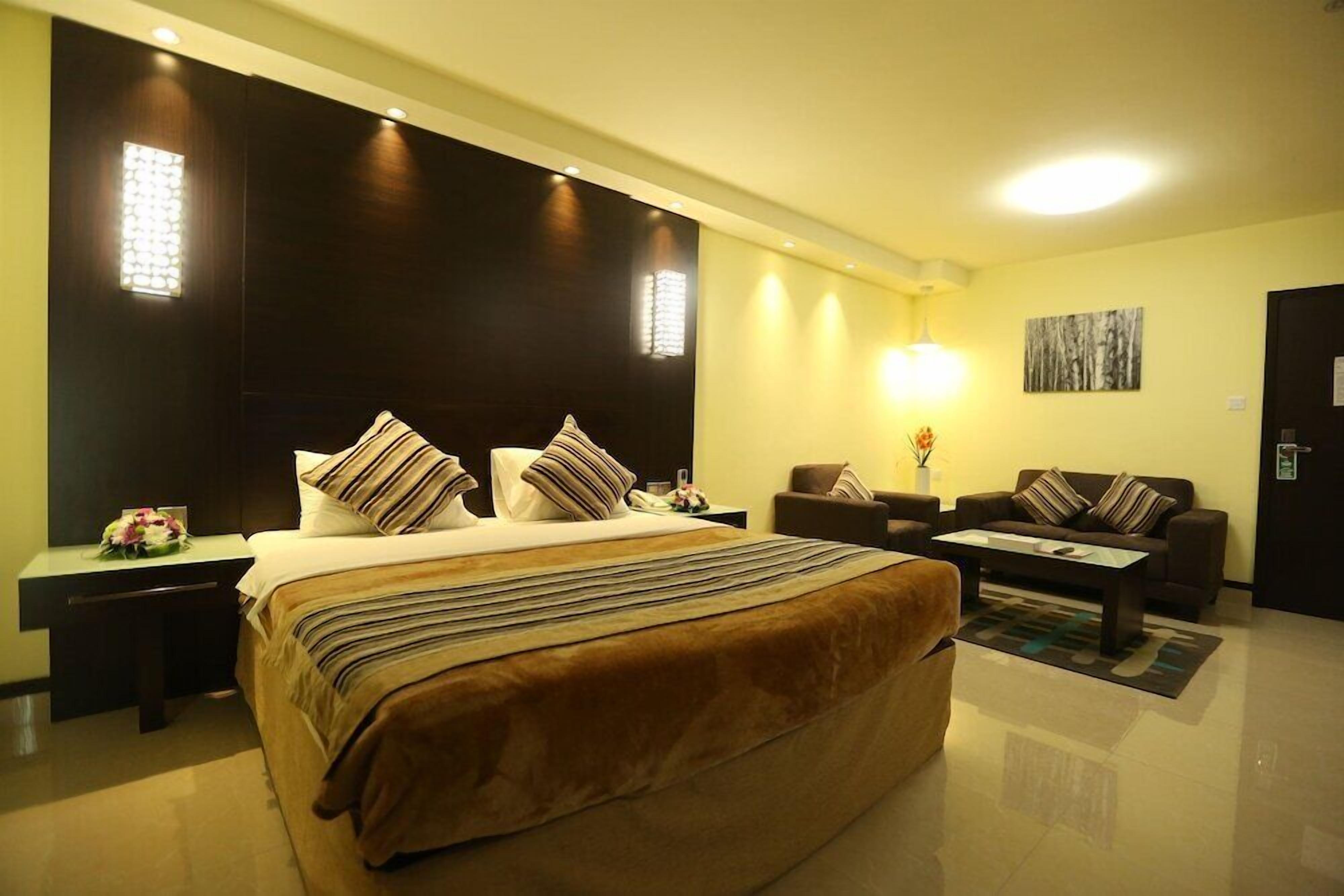 1 bedroom, premium bedding, minibar, desk