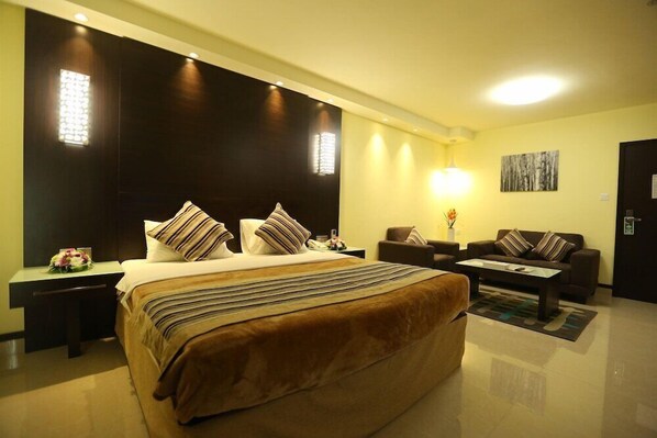 1 chambre, literie de qualité, minibar, bureau