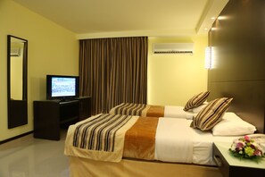 Premium bedding, minibar, desk, blackout curtains