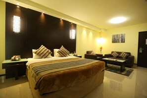 Premium bedding, minibar, desk, blackout curtains