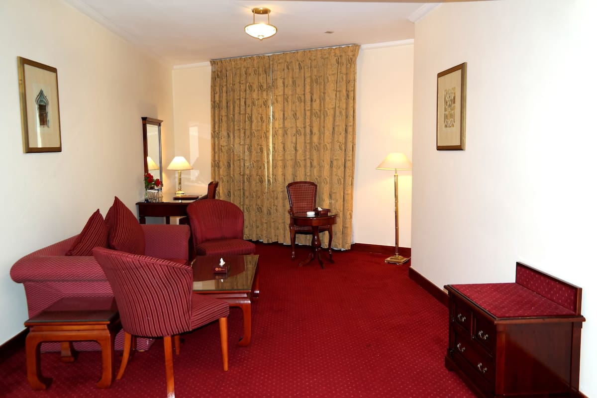 Executive Double Room | Minibar, in-room safe, desk, iron/ironing board (on request)