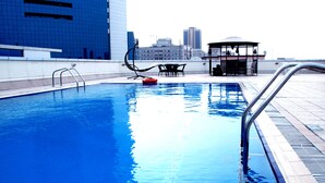Seasonal outdoor pool - Moon Valley Hotel Apartment (Dubai)