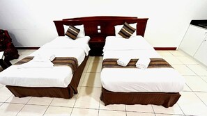 In-room safe, desk, iron/ironing board, rollaway beds - Moon Valley Hotel Apartment (Dubai)