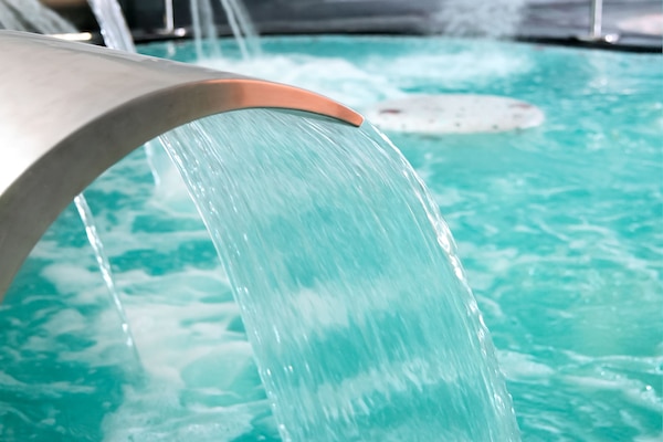 Een sauna, een Turks bad/hammam, lichaamsbehandelingen, hydrotherapie