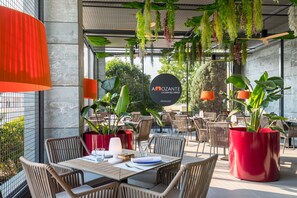 Lunch and dinner served, golf course views  - Occidental Aranjuez (Aranjuez)
