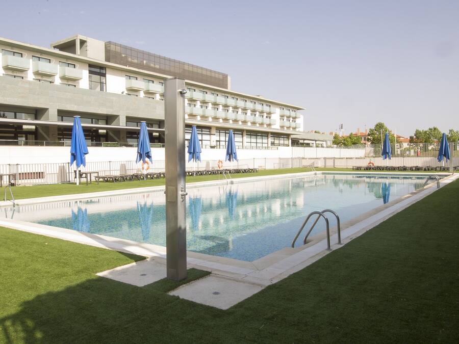 Seasonal outdoor pool, pool umbrellas, sun loungers