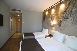 Minibar, in-room safe, cribs/infant beds - Riva Taksim Hotel Istanbul (Istanbul)