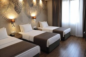 Minibar, in-room safe, cribs/infant beds - Riva Taksim Hotel Istanbul (Istanbul)
