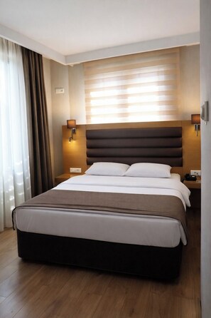 Minibar, in-room safe, cribs/infant beds - Riva Taksim Hotel Istanbul (Istanbul)