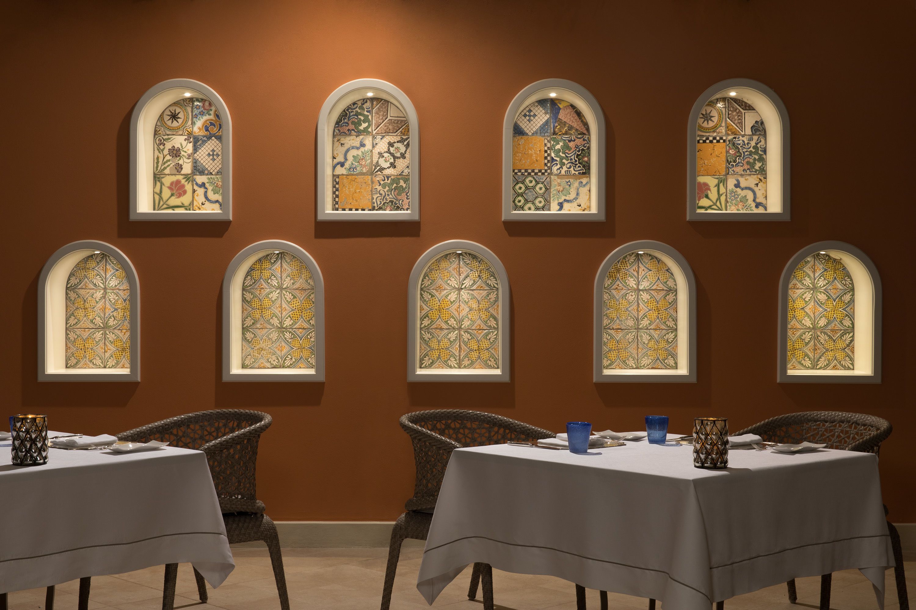 3 restaurants, breakfast, lunch served; local and international cuisine