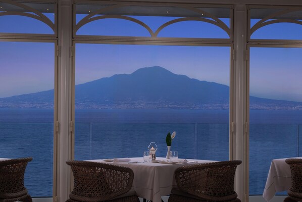 3 ristoranti, aperti a colazione, cucina locale e internazionale