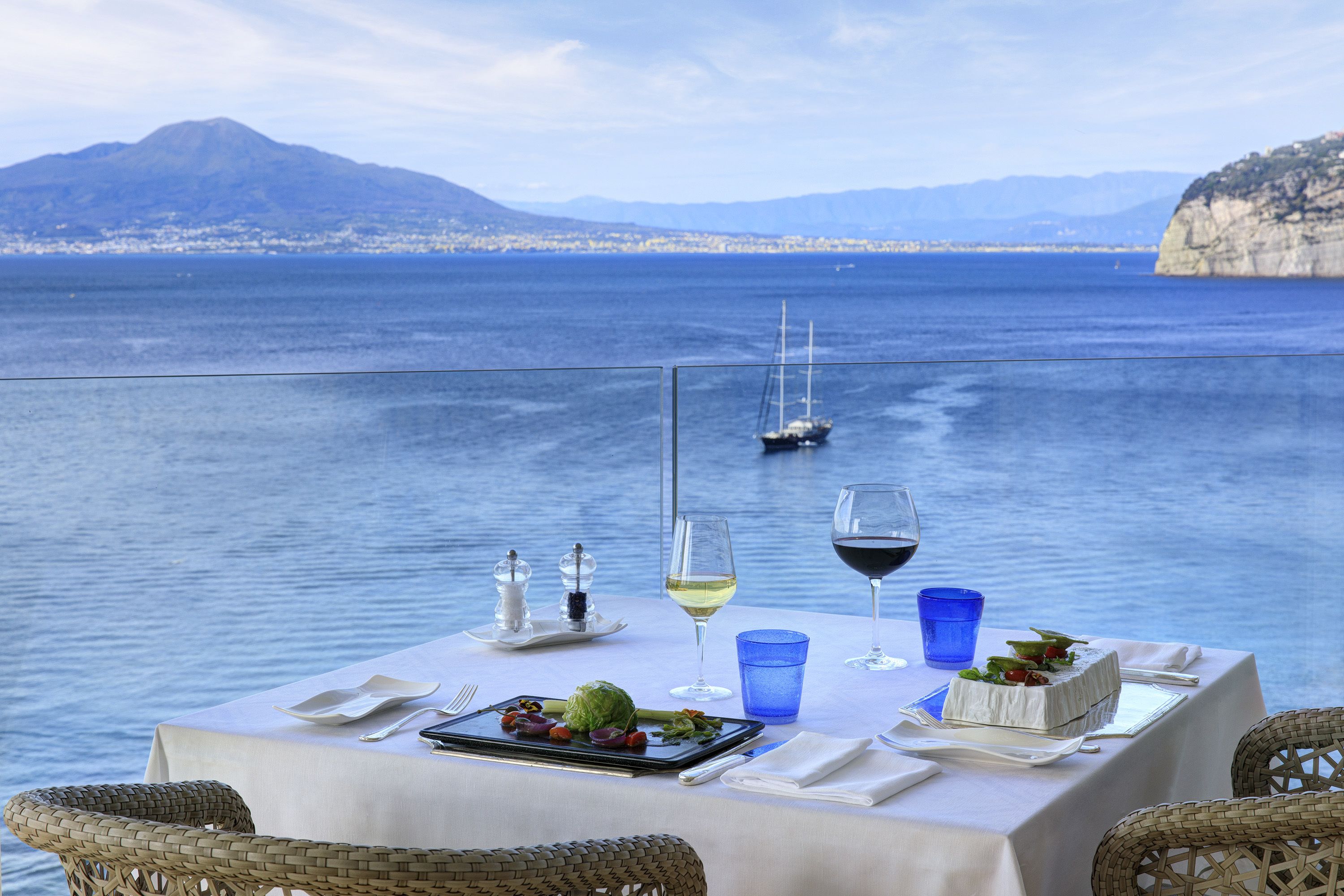 3 restaurants, breakfast, lunch served; local and international cuisine 