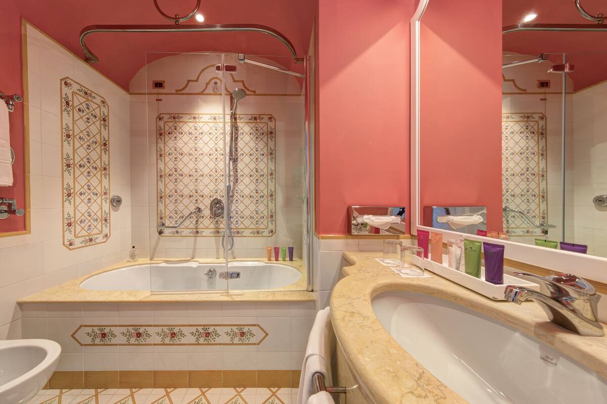 premier double or twin room, balcony, sea view | bathroom | free toiletries, hair dryer, bathrobes, slippers