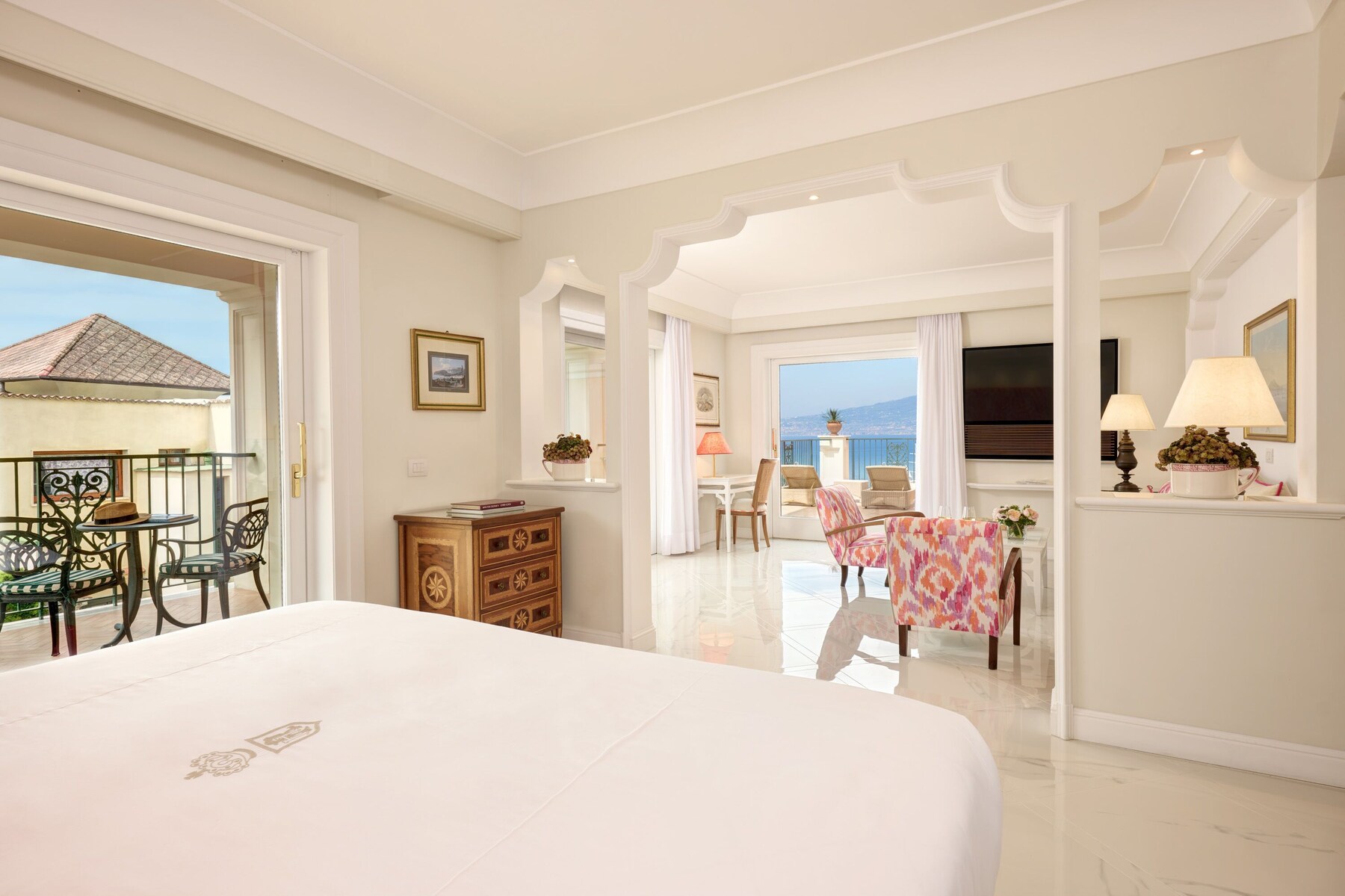 Suite, Balcony, Sea View (Imperial) | Hypo-allergenic bedding available, minibar, in-room safe, soundproofing