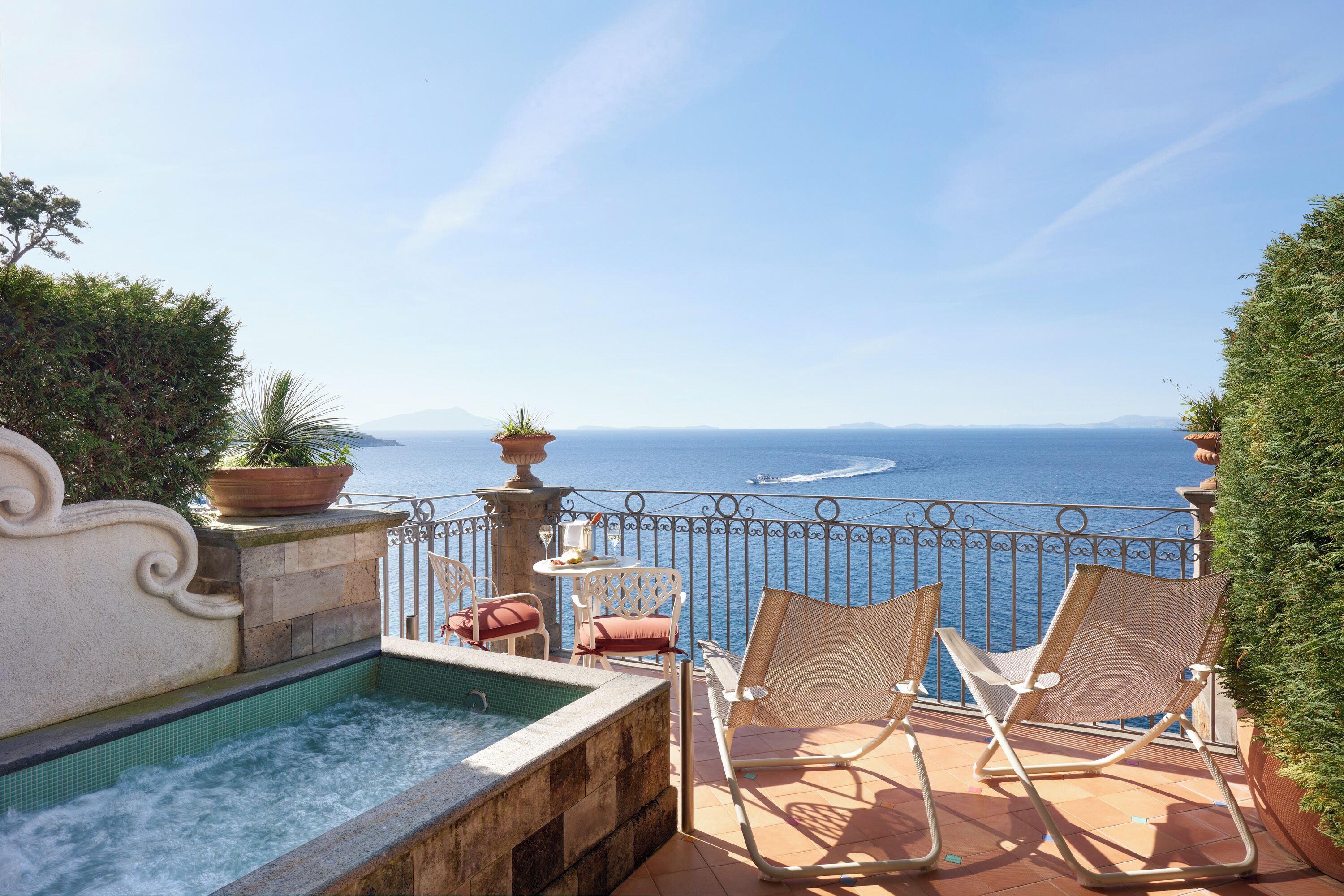 Suite Prestigio, balcón, vista al mar | Terraza o patio