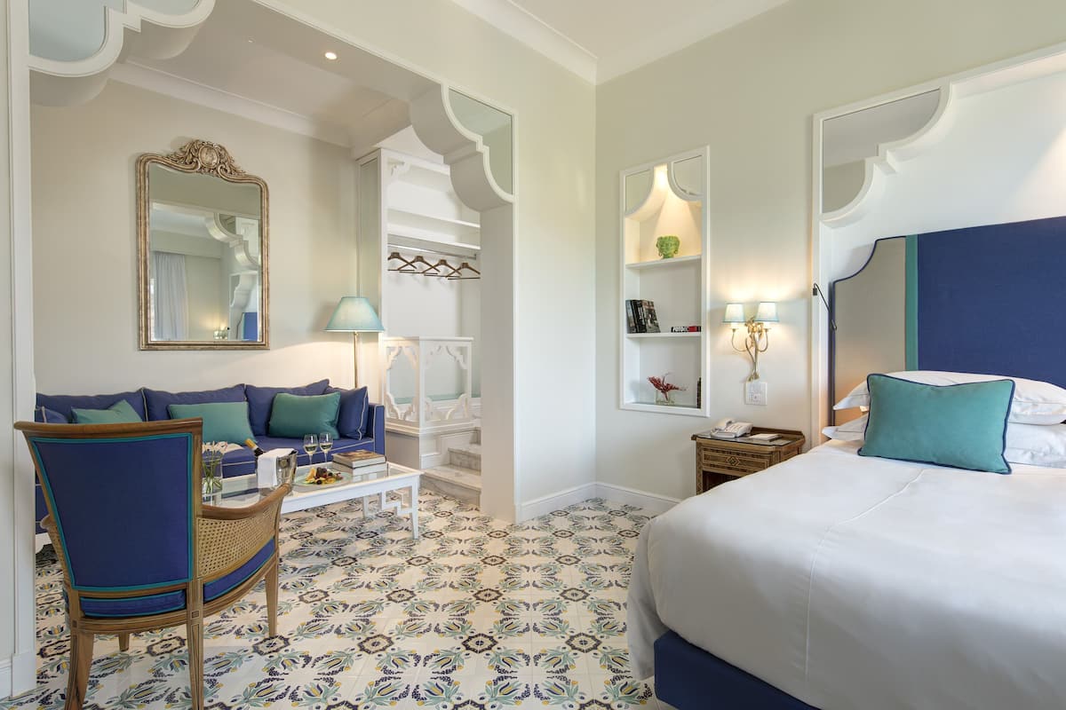 comfort suite, balcony, garden view | 1 bedroom, hypo-allergenic bedding, minibar, in-room safe