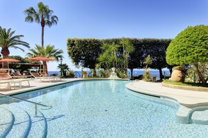 Outdoor pool, pool umbrellas, sun loungers