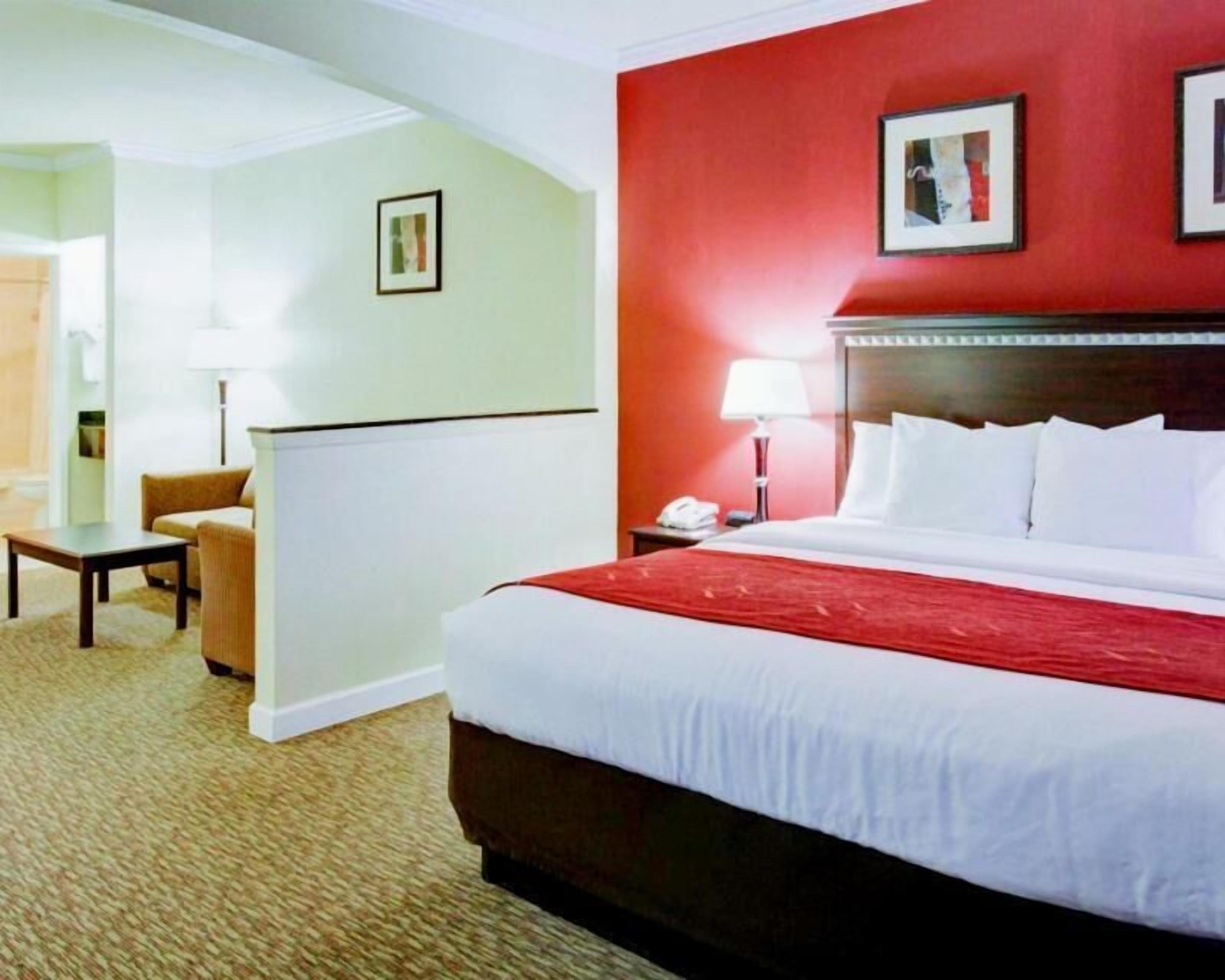 In-room safe, desk, iron/ironing board, free WiFi