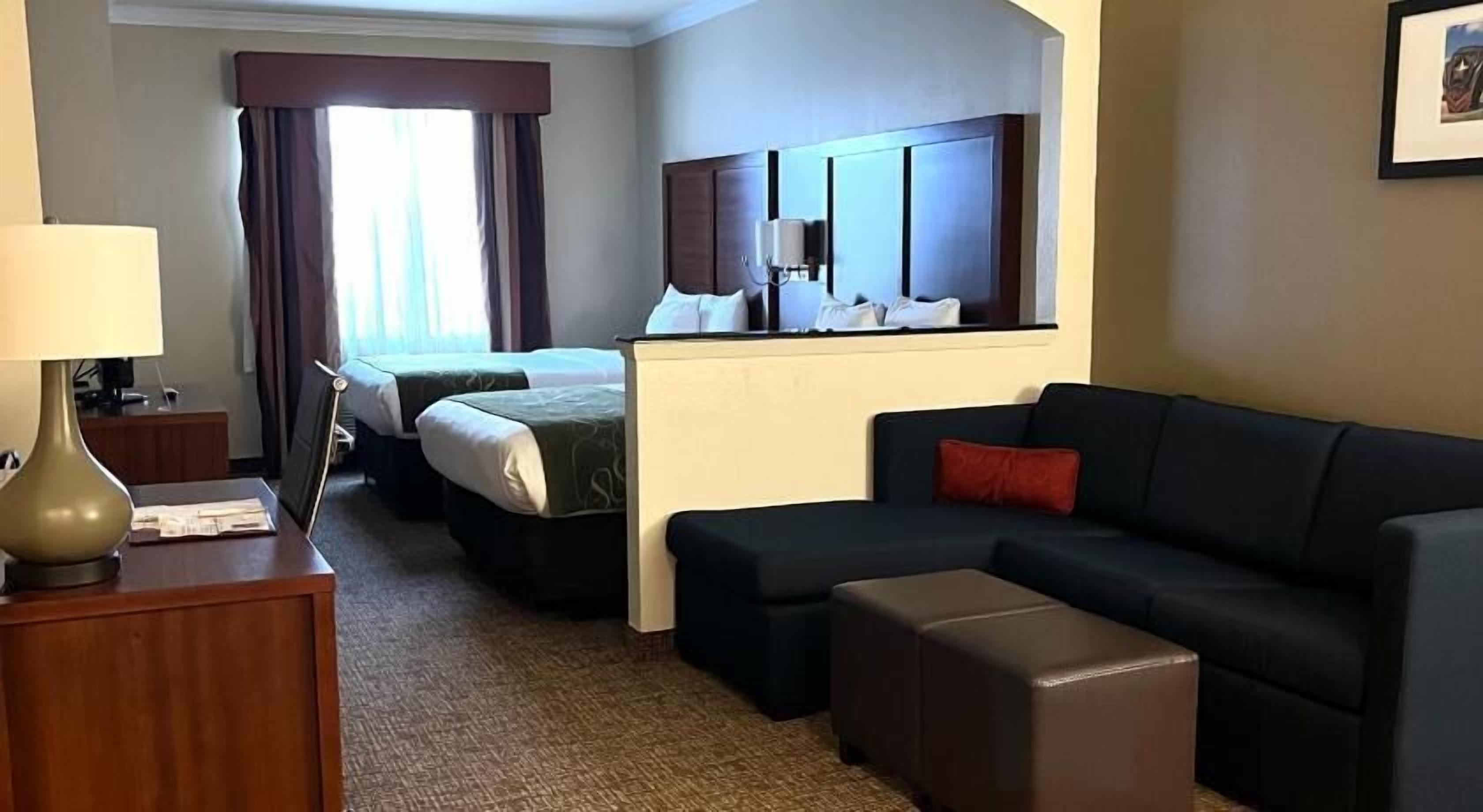 In-room safe, desk, iron/ironing board, free WiFi