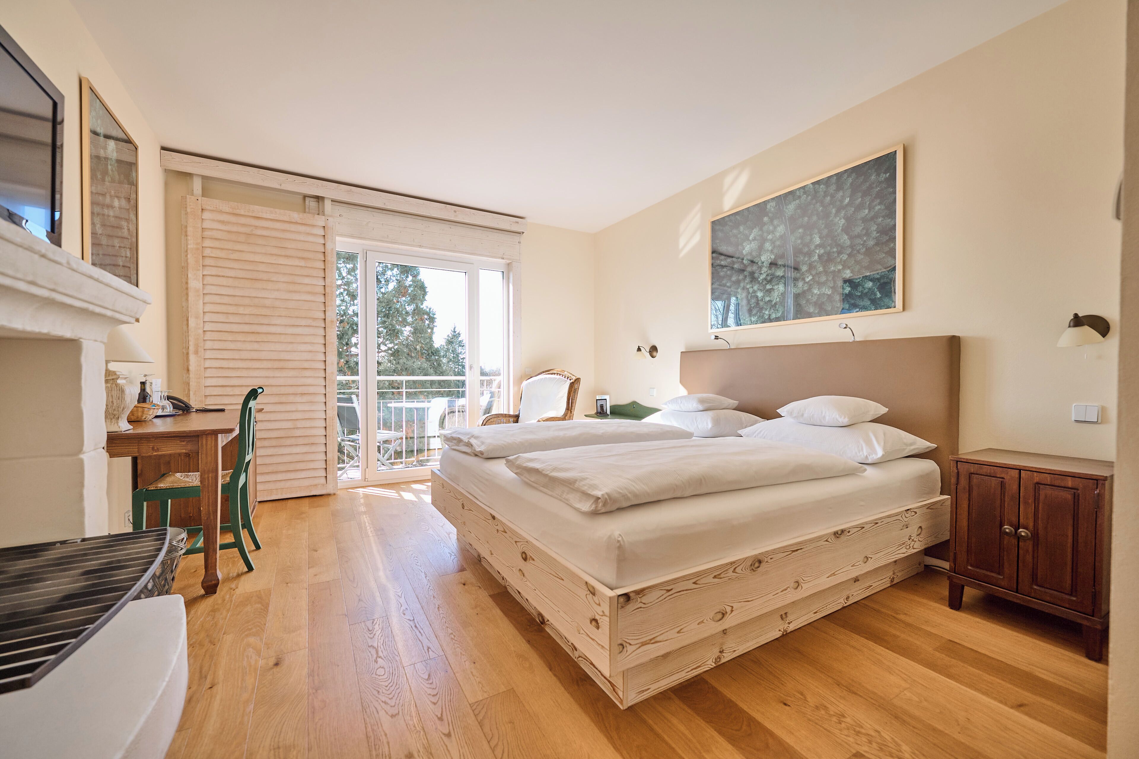 Premier Room | Hypo-allergenic bedding, minibar, in-room safe, desk