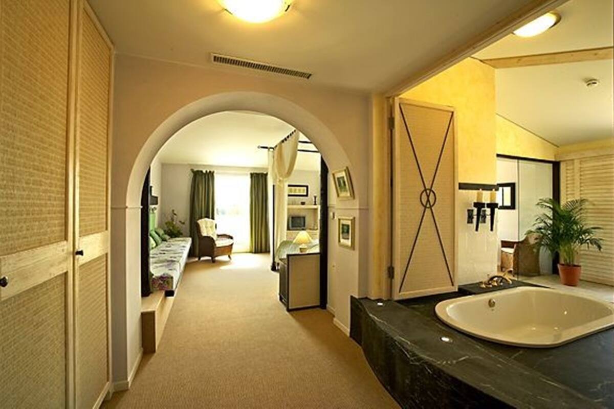 suite | bathroom | free toiletries, hair dryer, bathrobes, slippers