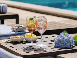 Outdoor pool, pool umbrellas, sun loungers