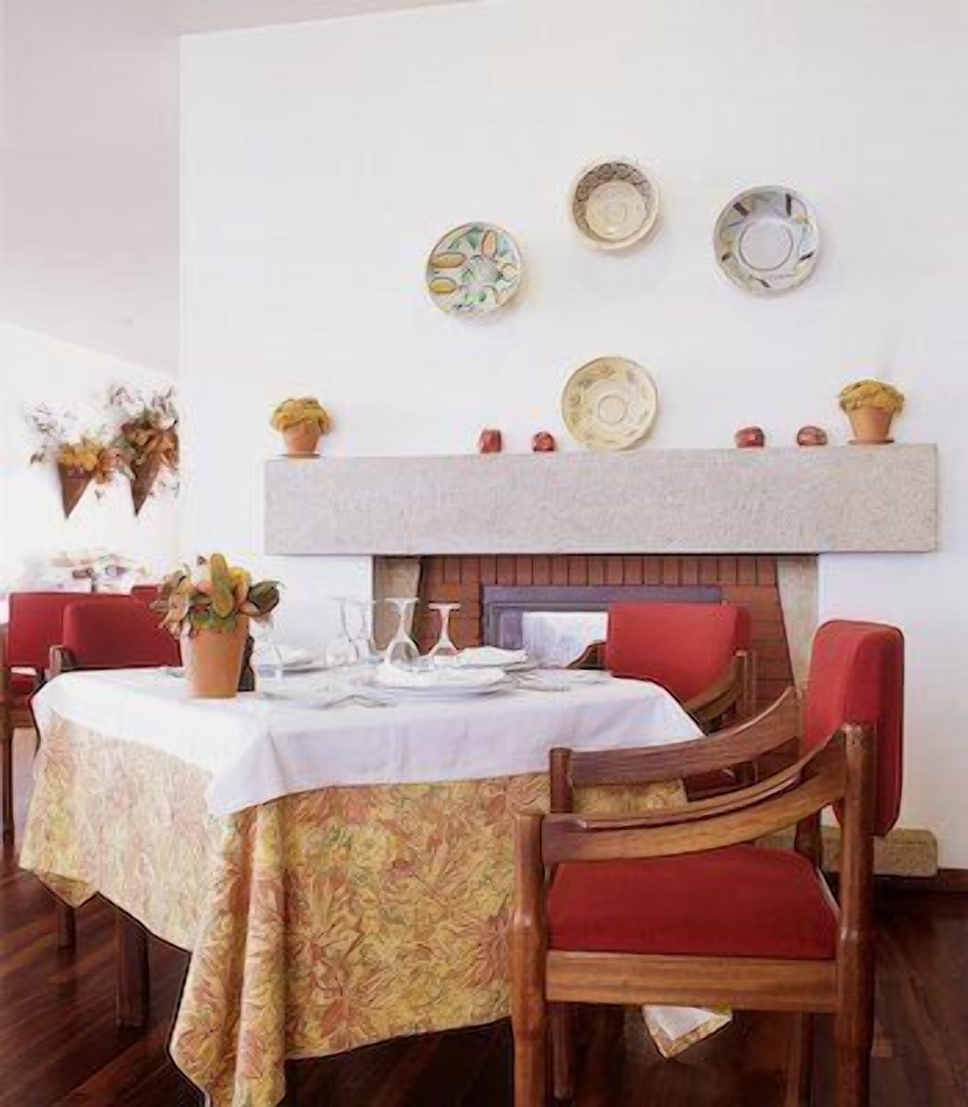 breakfast, lunch and dinner served