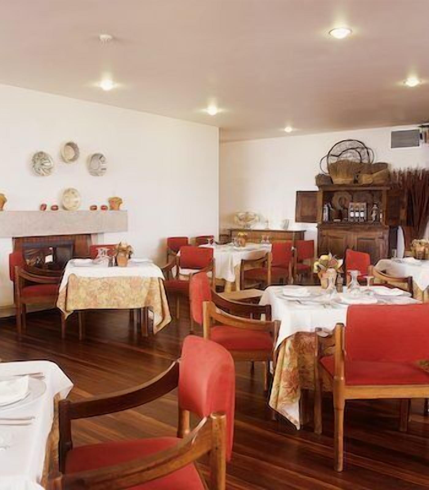 breakfast, lunch and dinner served