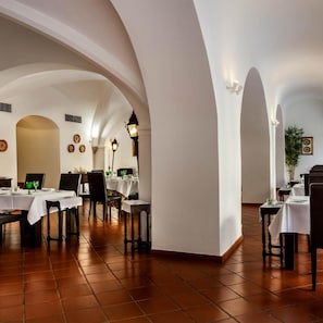 Se sirven almuerzos y cenas, cocina regional