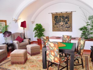 Déjeuner et dîner servis sur place, spécialités Cuisine régionale