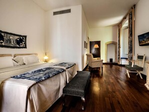 Minibar, coffres-forts dans les chambres, décoration personnalisée