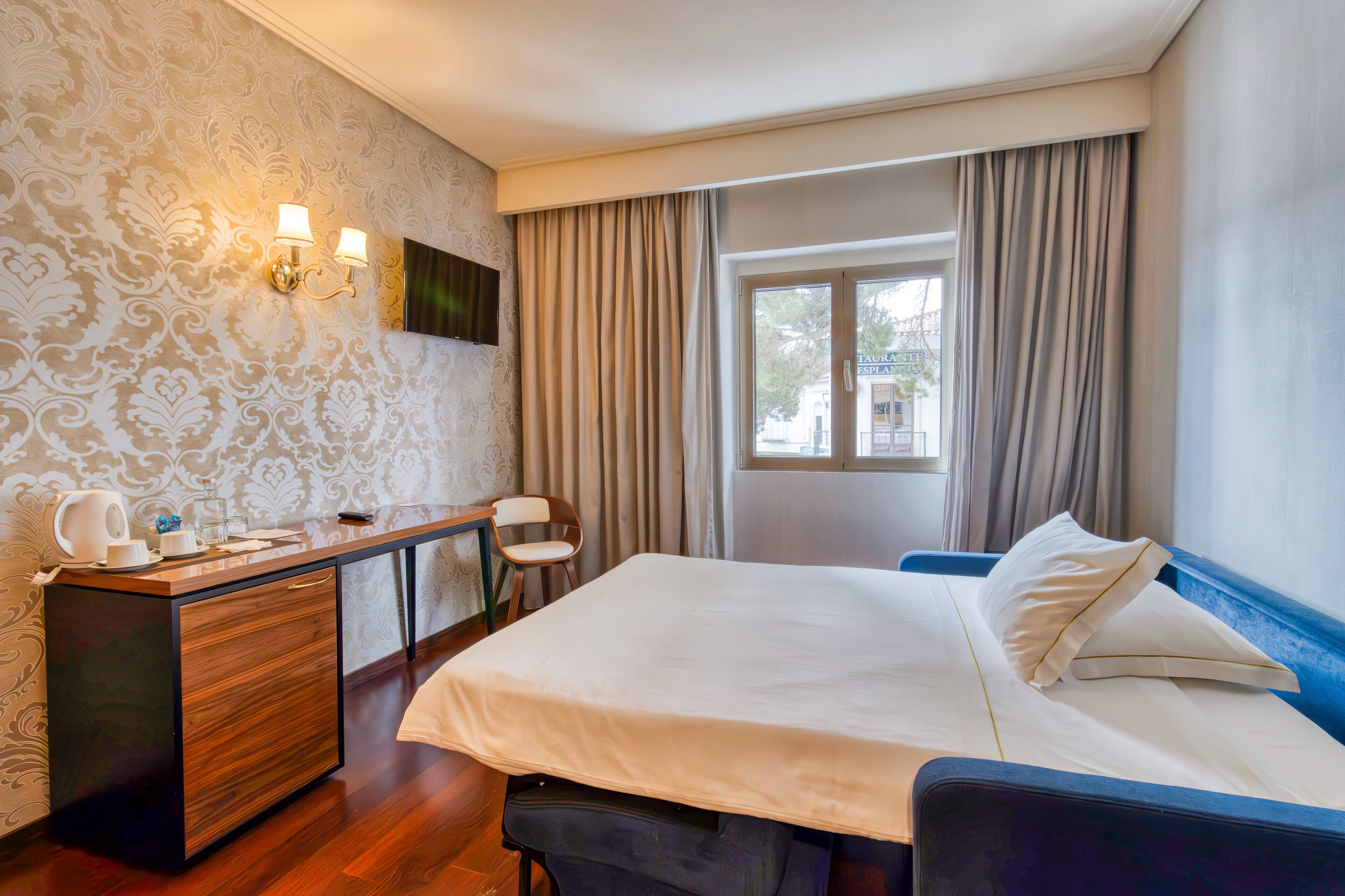 suite | 1 bedroom, minibar, in-room safe, desk