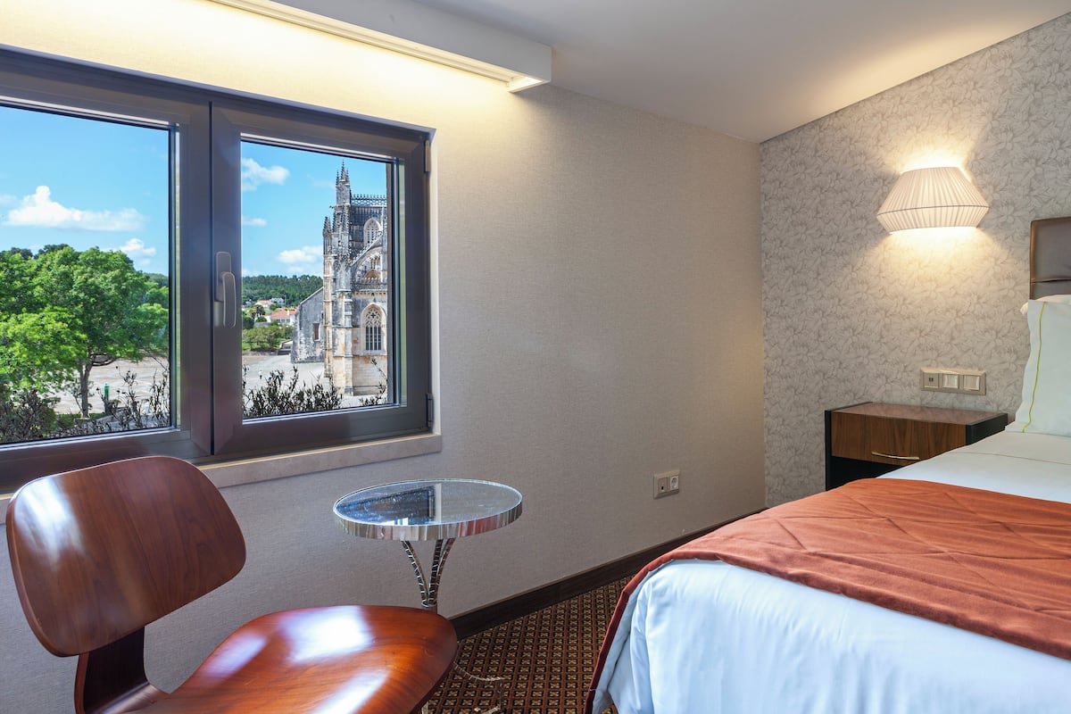 Chambre Double (Mansard, Monastery View)