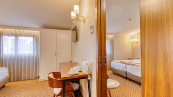 Phòng Deluxe, 2 phòng ngủ | 1 phòng ngủ, minibar, két bảo mật tại phòng, bàn