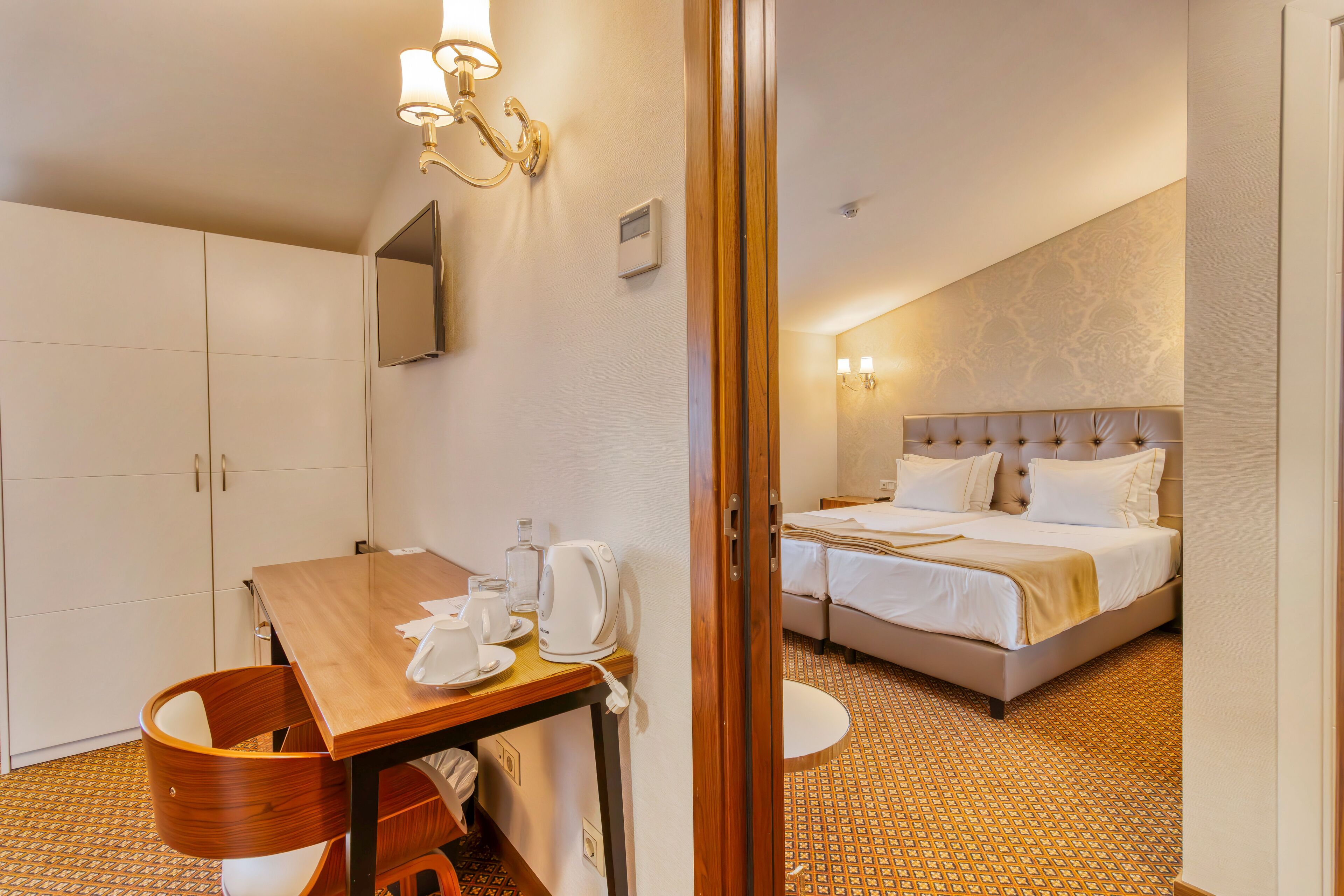 deluxe room, 2 bedrooms | 1 bedroom, minibar, in-room safe, desk