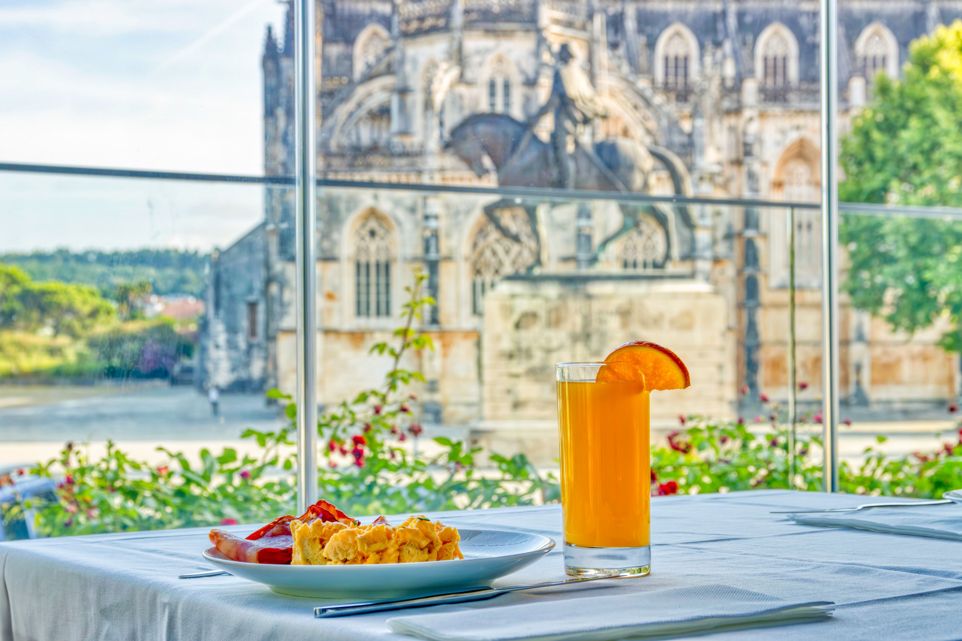 free daily full breakfast